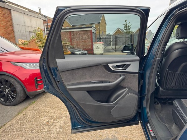 Used Audi Q7 2018 for sale - 76226496: Photo 44