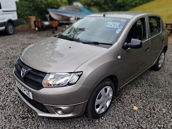 Used Dacia Sandero 2015 for sale - 78540193: Photo