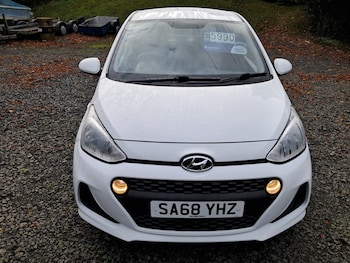 Used Hyundai i10 2018 for sale - 76412677: Photo