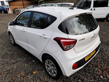 Used Hyundai i10 2018 for sale - 76412677: Photo
