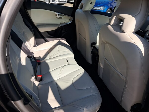 Used Volvo V40 2012 for sale - 74386991: Photo 11