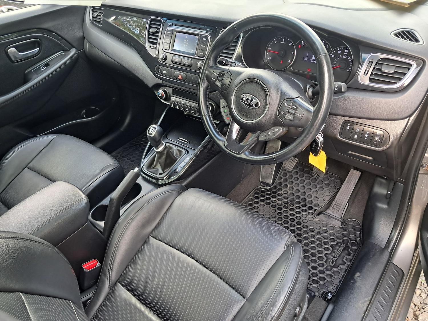 Used Kia Carens 2014 for sale - 75894686: Photo 12