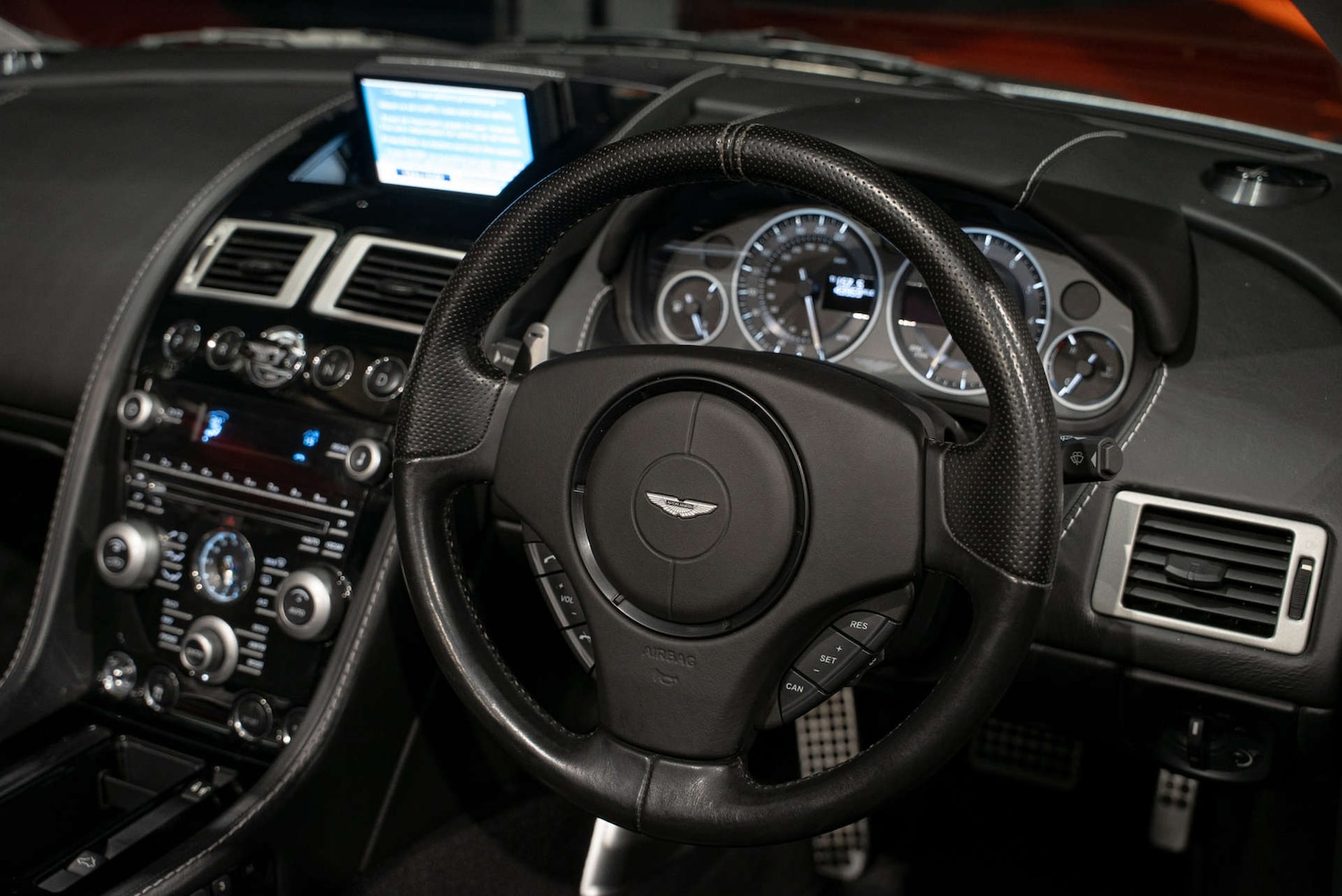 Used Aston Martin DBS 2010 for sale - 77350575: Photo 11