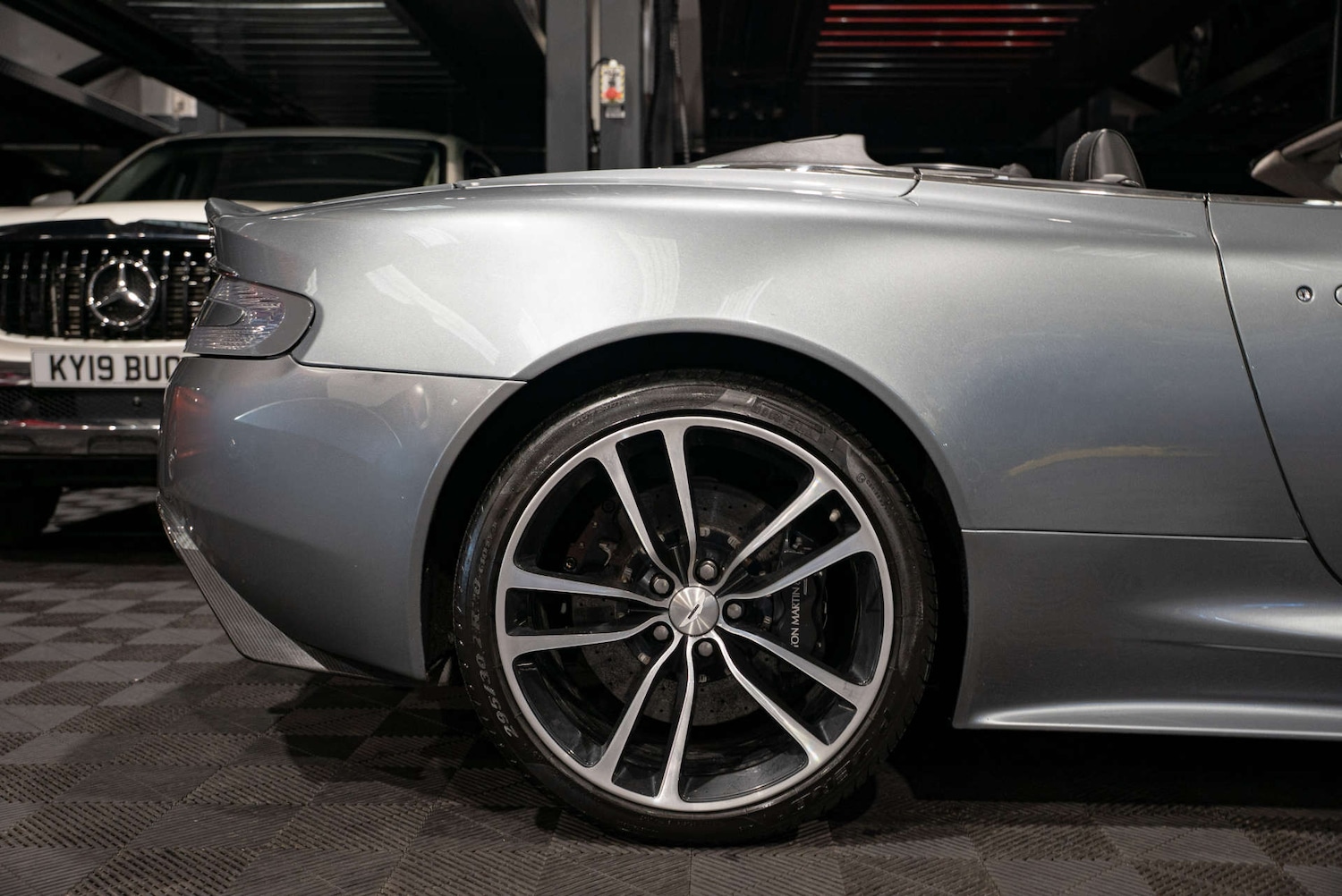 Used Aston Martin DBS 2010 for sale - 77350575: Photo 12