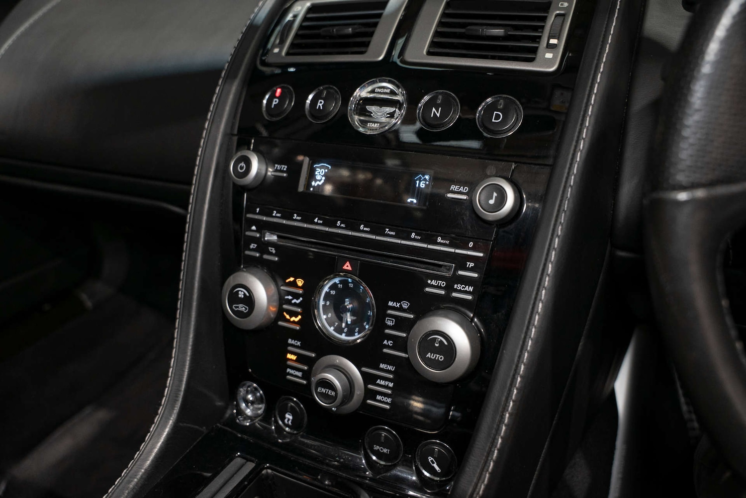 Used Aston Martin DBS 2010 for sale - 77350575: Photo 17