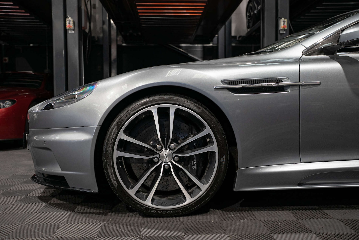 Used Aston Martin DBS 2010 for sale - 77350575: Photo 18