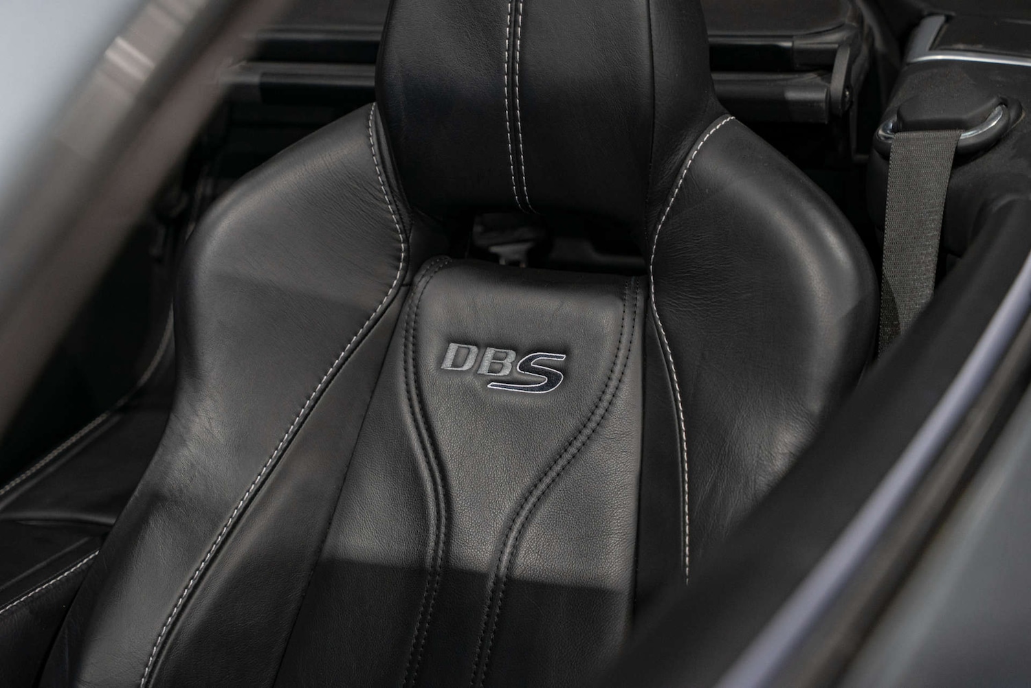 Used Aston Martin DBS 2010 for sale - 77350575: Photo 21