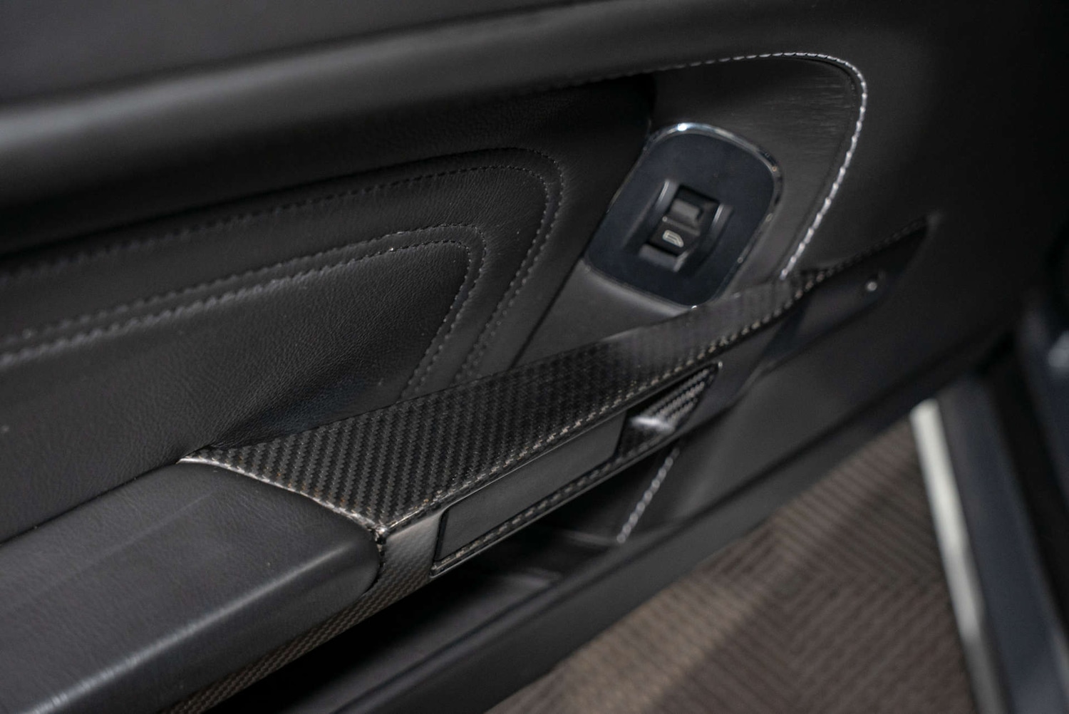 Used Aston Martin DBS 2010 for sale - 77350575: Photo 22