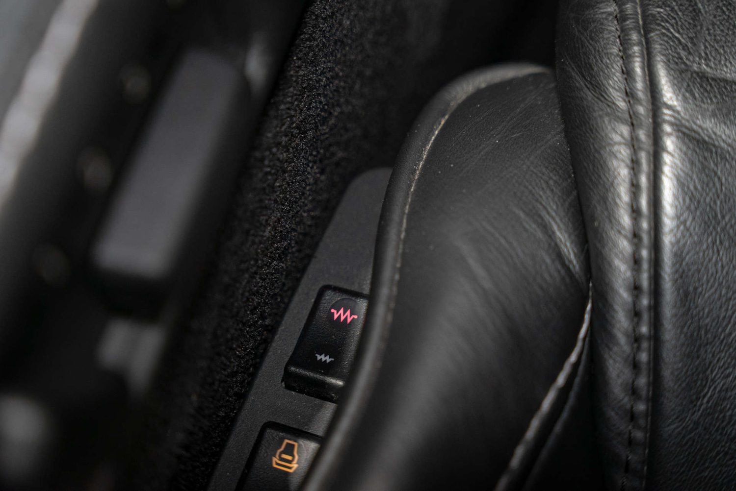 Used Aston Martin DBS 2010 for sale - 77350575: Photo 29