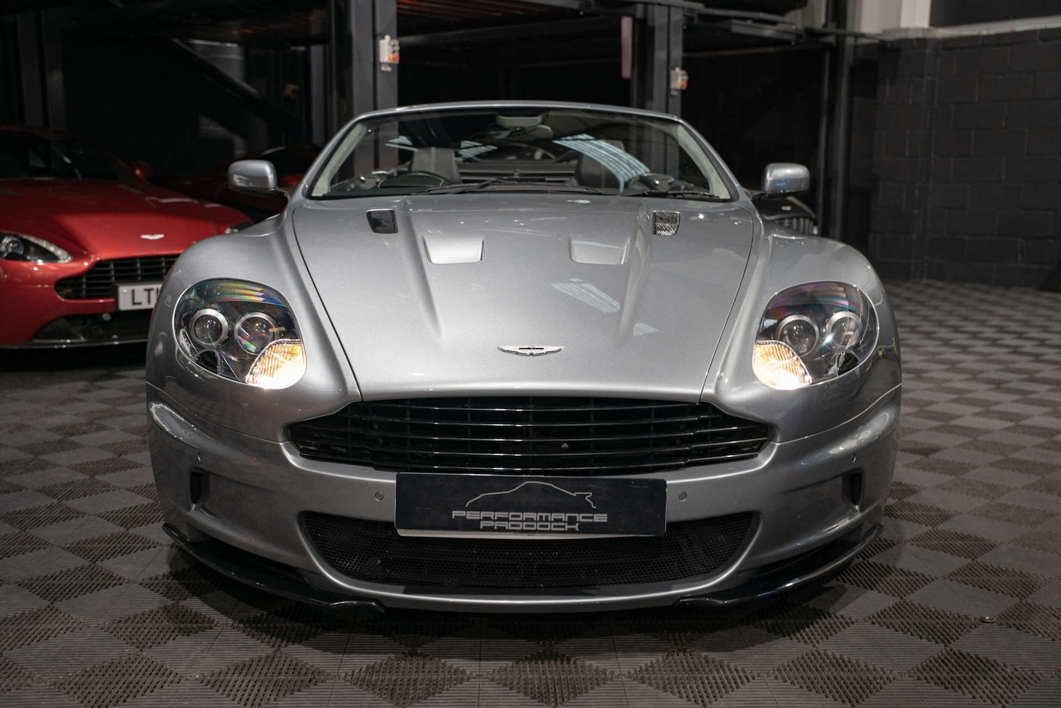 Used Aston Martin DBS 2010 for sale - 77350575: Photo 6