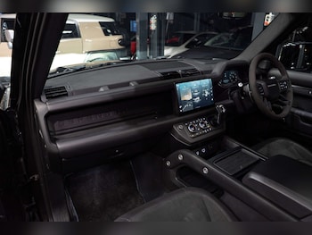 Used Land Rover Defender 2021 for sale - 78778725: Photo