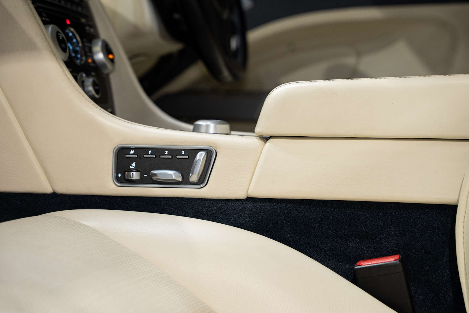 Used Aston Martin Rapide 2010 for sale - 77905880: Photo 21