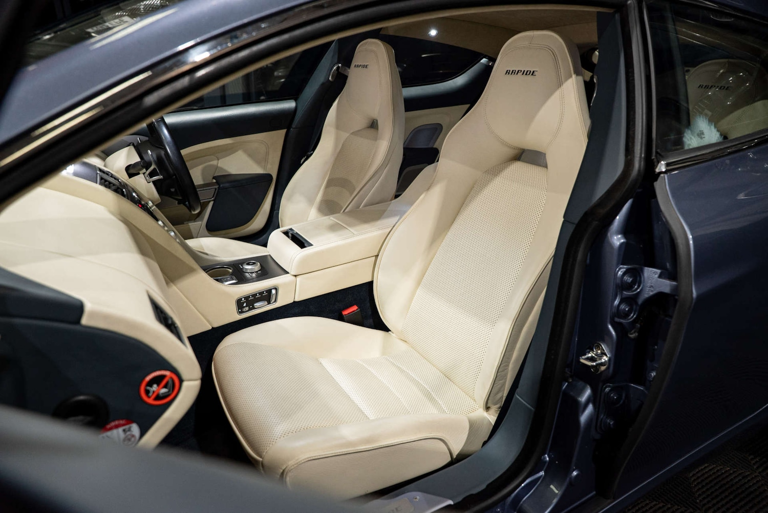 Used Aston Martin Rapide 2010 for sale - 77905880: Photo 4