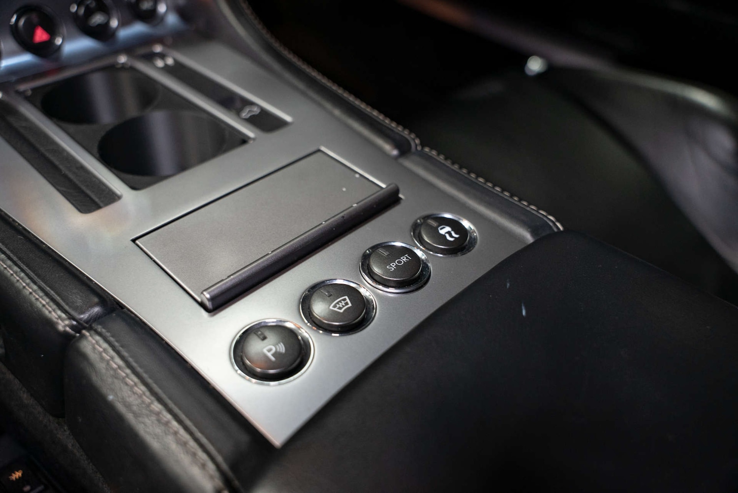 Used Aston Martin DB9 2005 for sale - 77329454: Photo 17