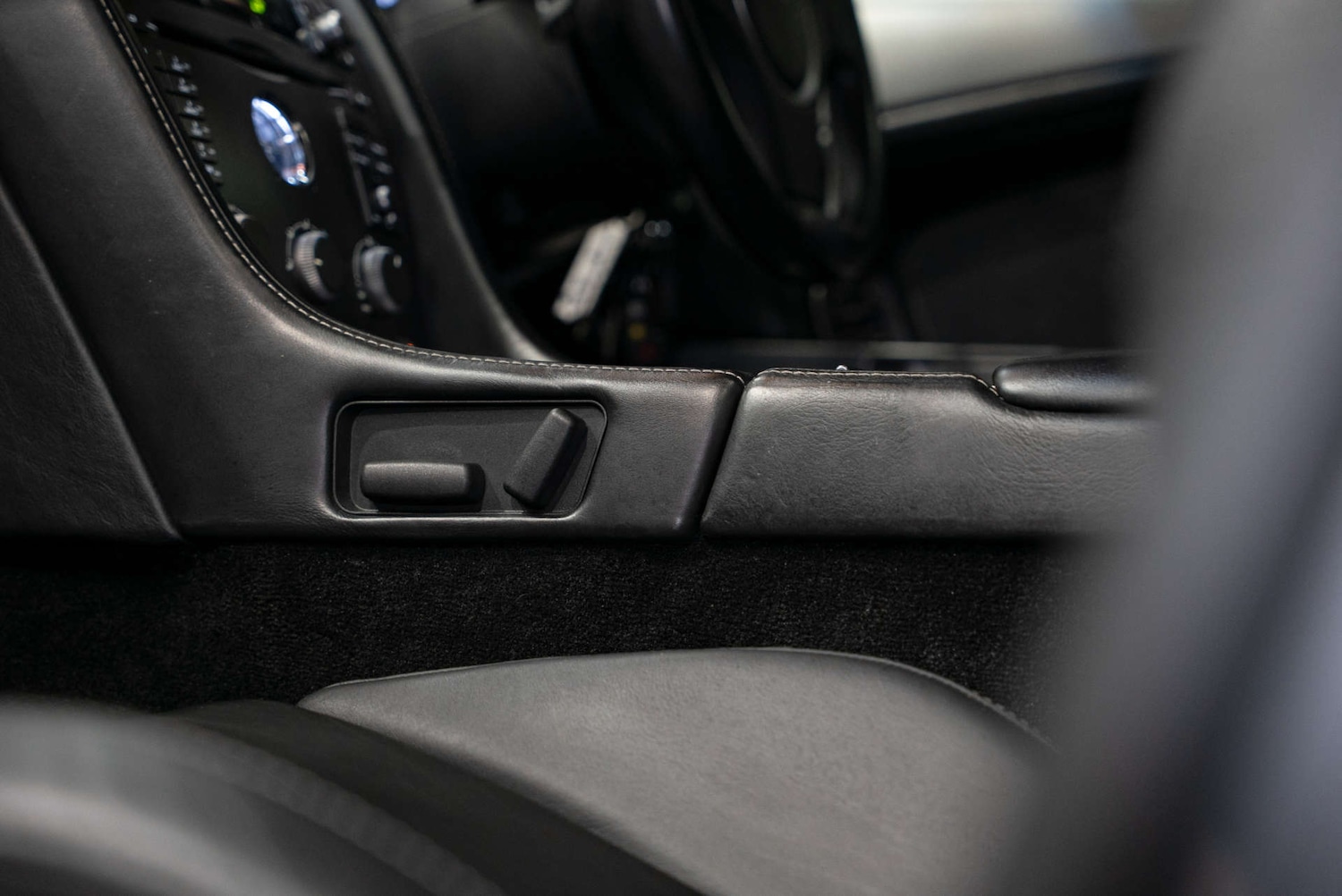 Used Aston Martin DB9 2005 for sale - 77329454: Photo 22