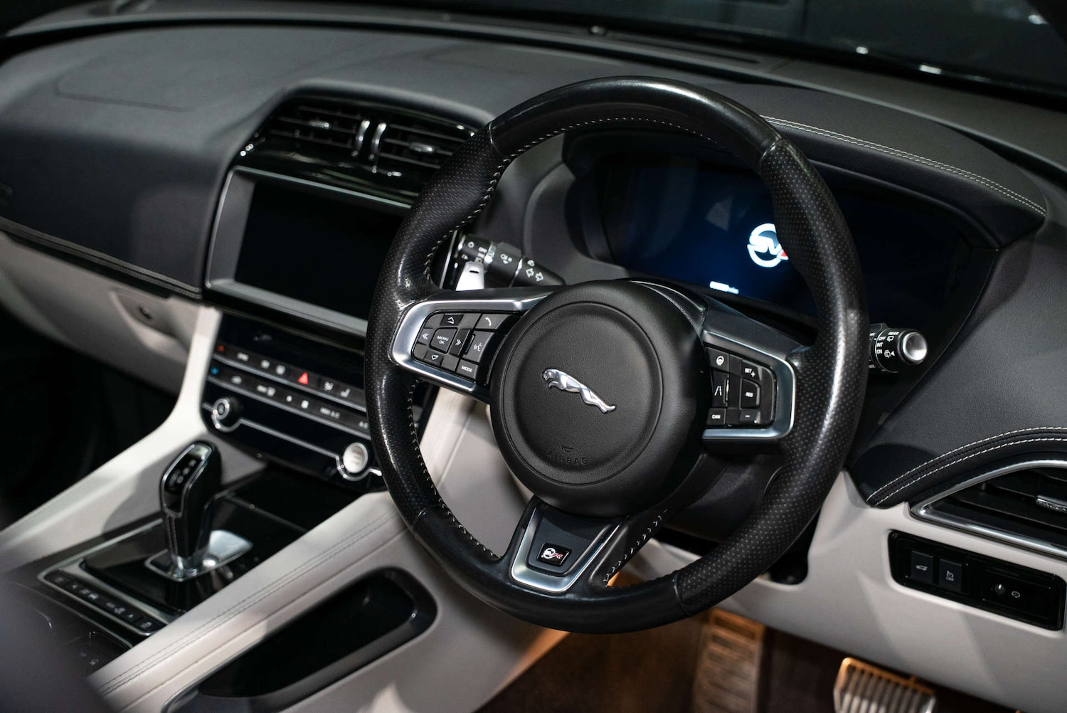 Used Jaguar F-Pace 2020 for sale - 77548572: Photo 10