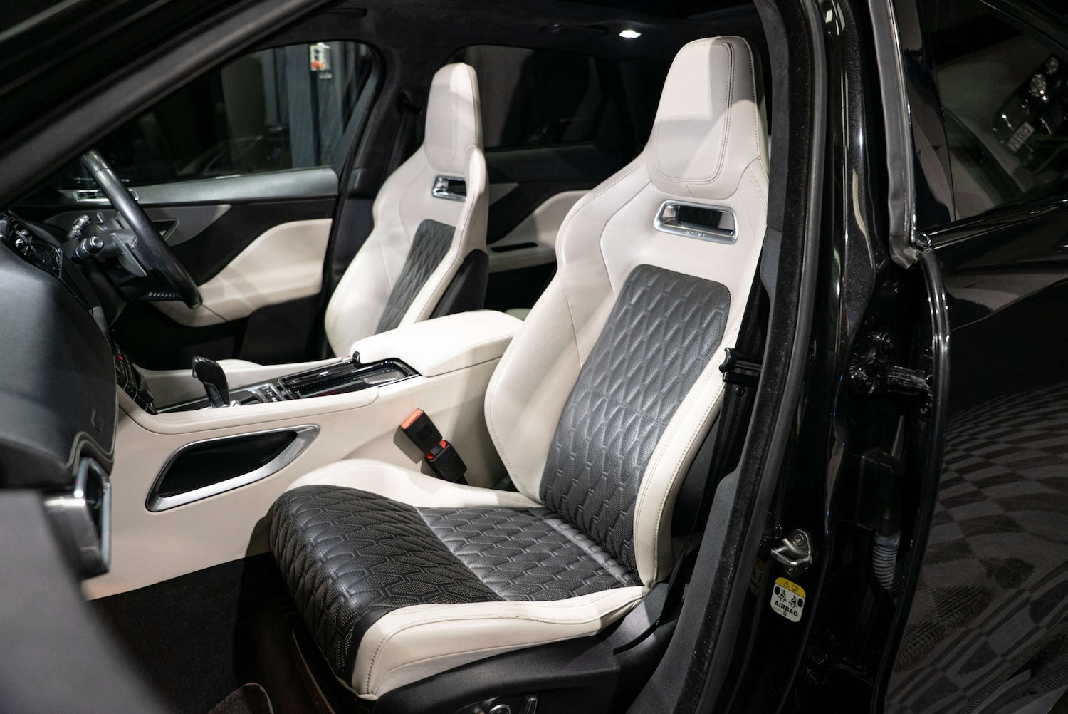 Used Jaguar F-Pace 2020 for sale - 77548572: Photo 3