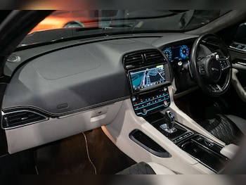 Used Jaguar F-Pace 2020 for sale - 77548572: Photo