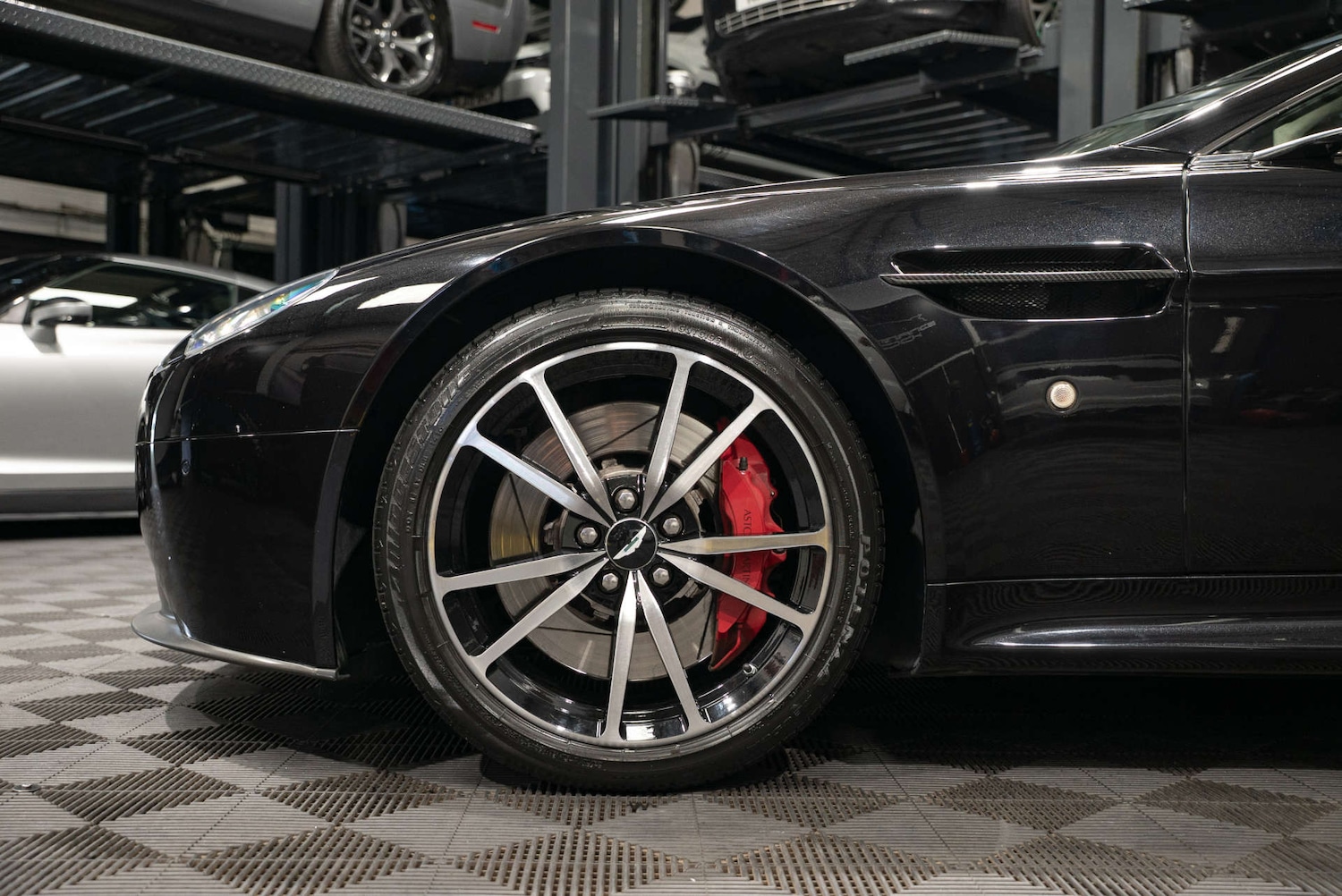 Used Aston Martin Vantage 2015 for sale - 77249061: Photo 19