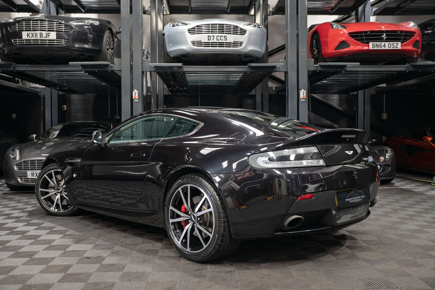 Used Aston Martin Vantage 2015 for sale - 77249061: Photo 2
