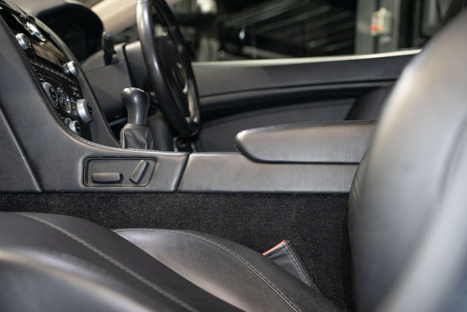 Used Aston Martin Vantage 2015 for sale - 77249061: Photo 22