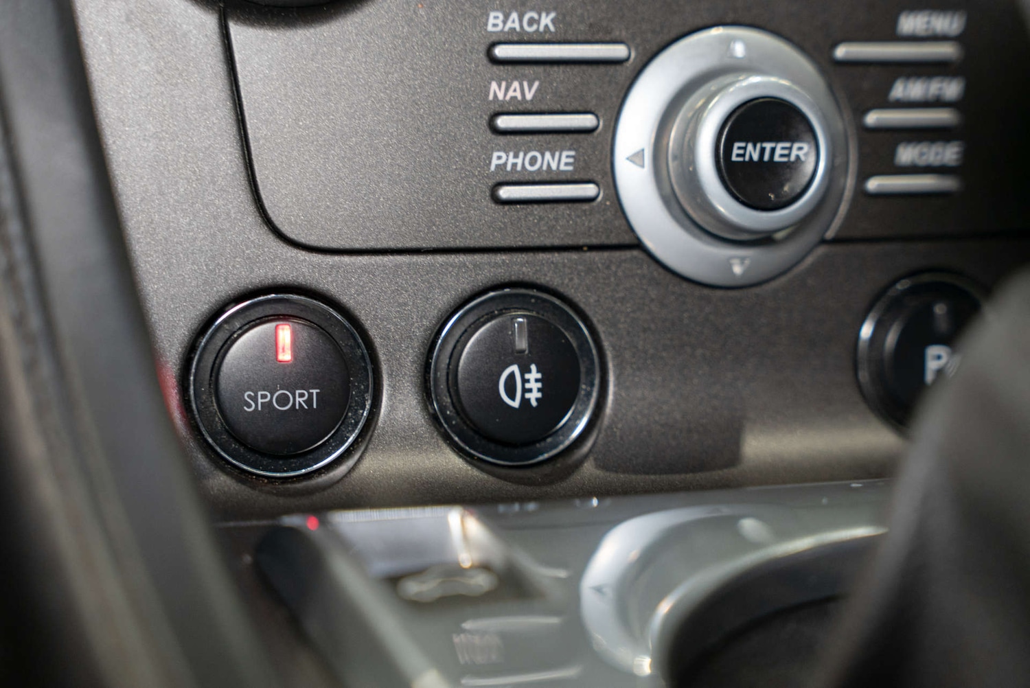 Used Aston Martin Vantage 2015 for sale - 77249061: Photo 24