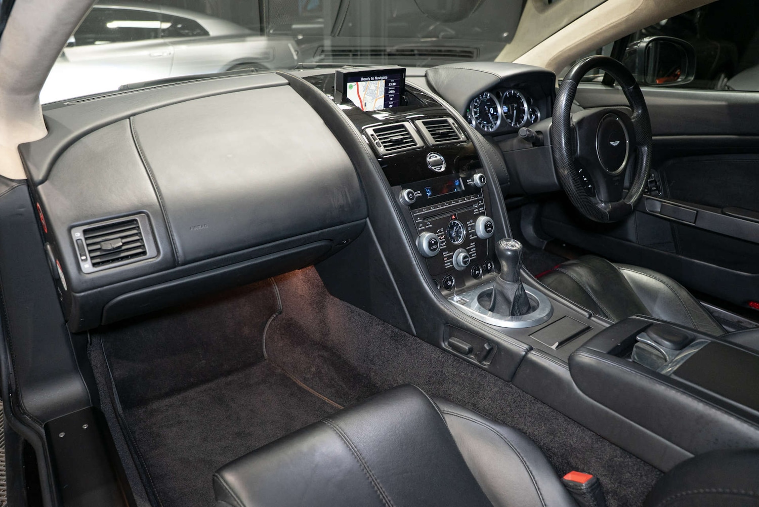 Used Aston Martin Vantage 2015 for sale - 77249061: Photo 4