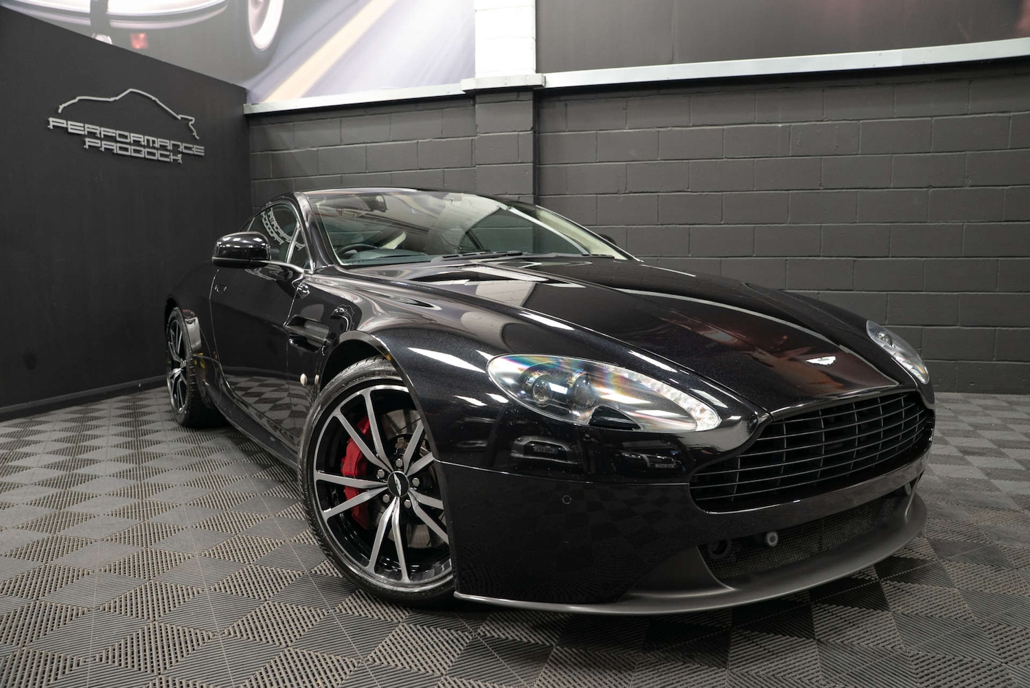 Used Aston Martin Vantage 2015 for sale - 77249061: Photo 5