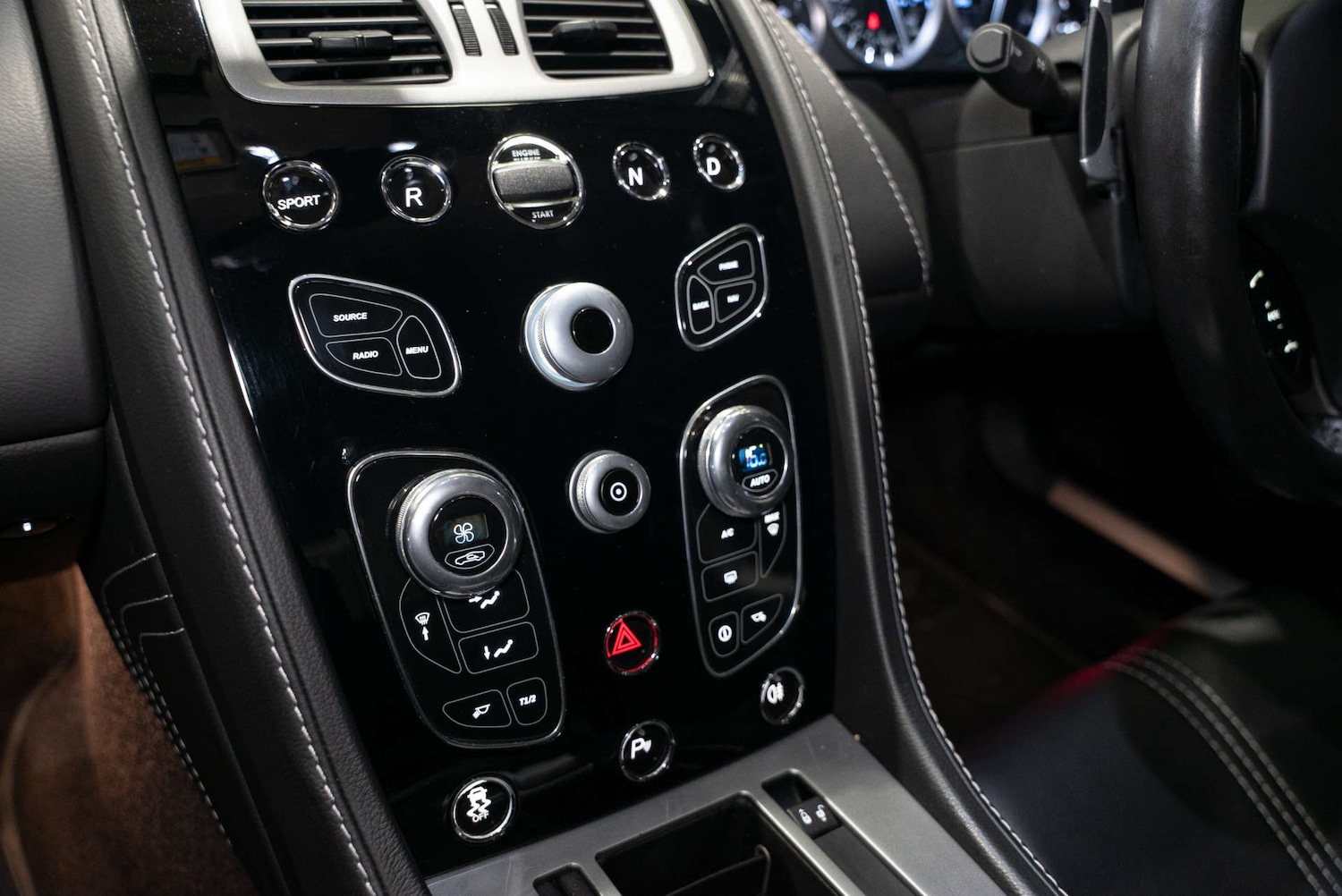 Used Aston Martin Vantage 2016 for sale - 77249080: Photo 13