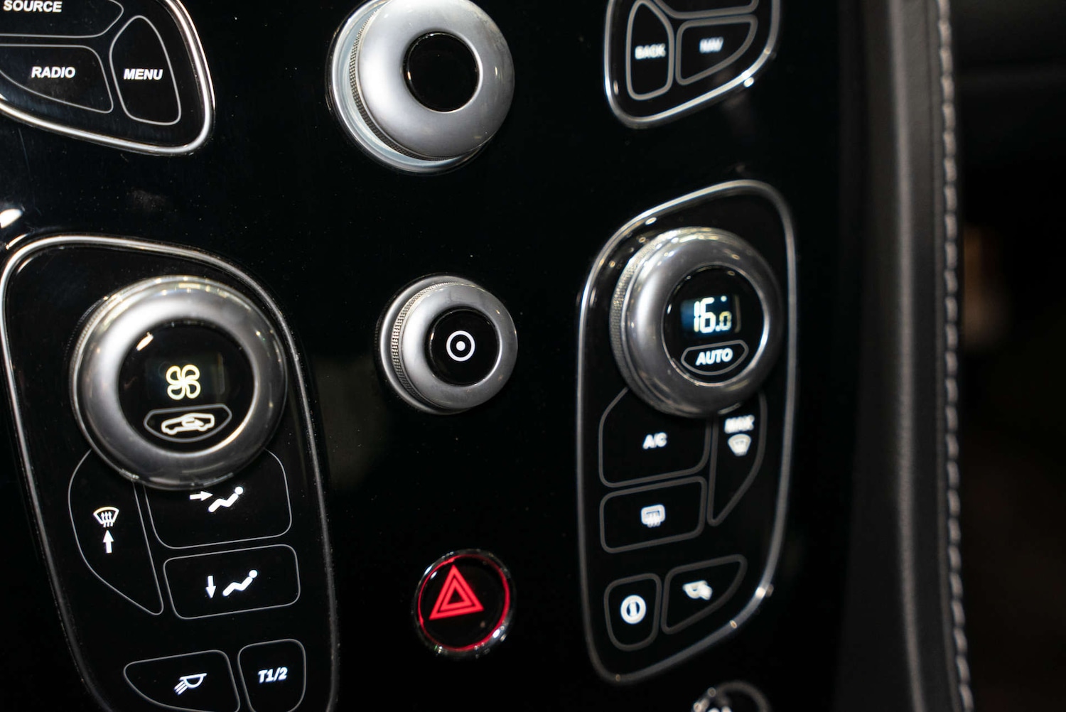 Used Aston Martin Vantage 2016 for sale - 77249080: Photo 23