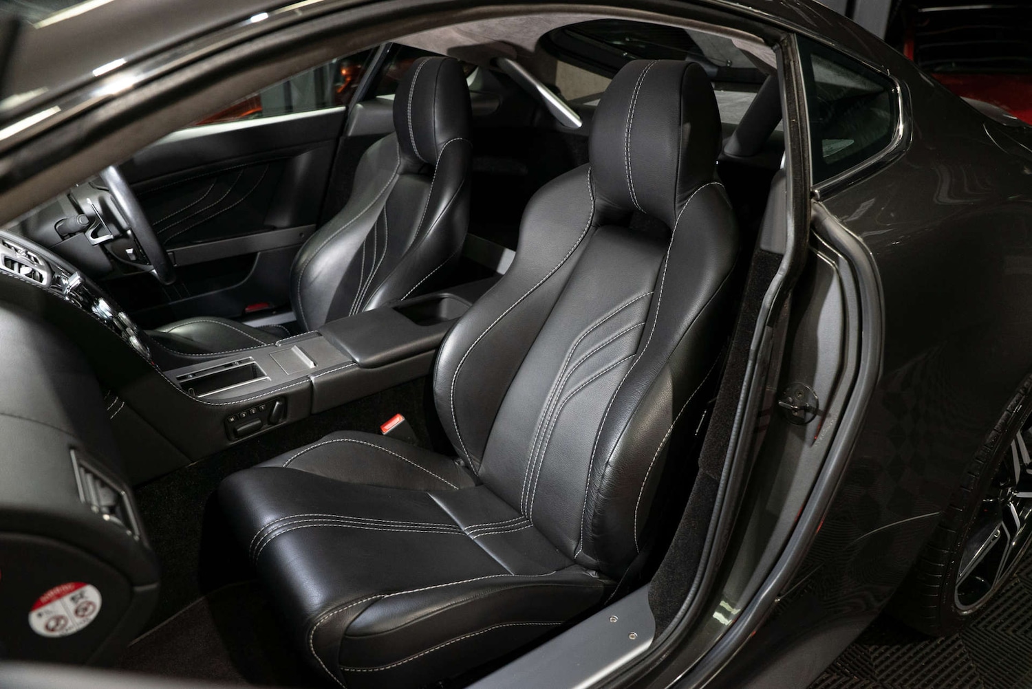 Used Aston Martin Vantage 2016 for sale - 77249080: Photo 3