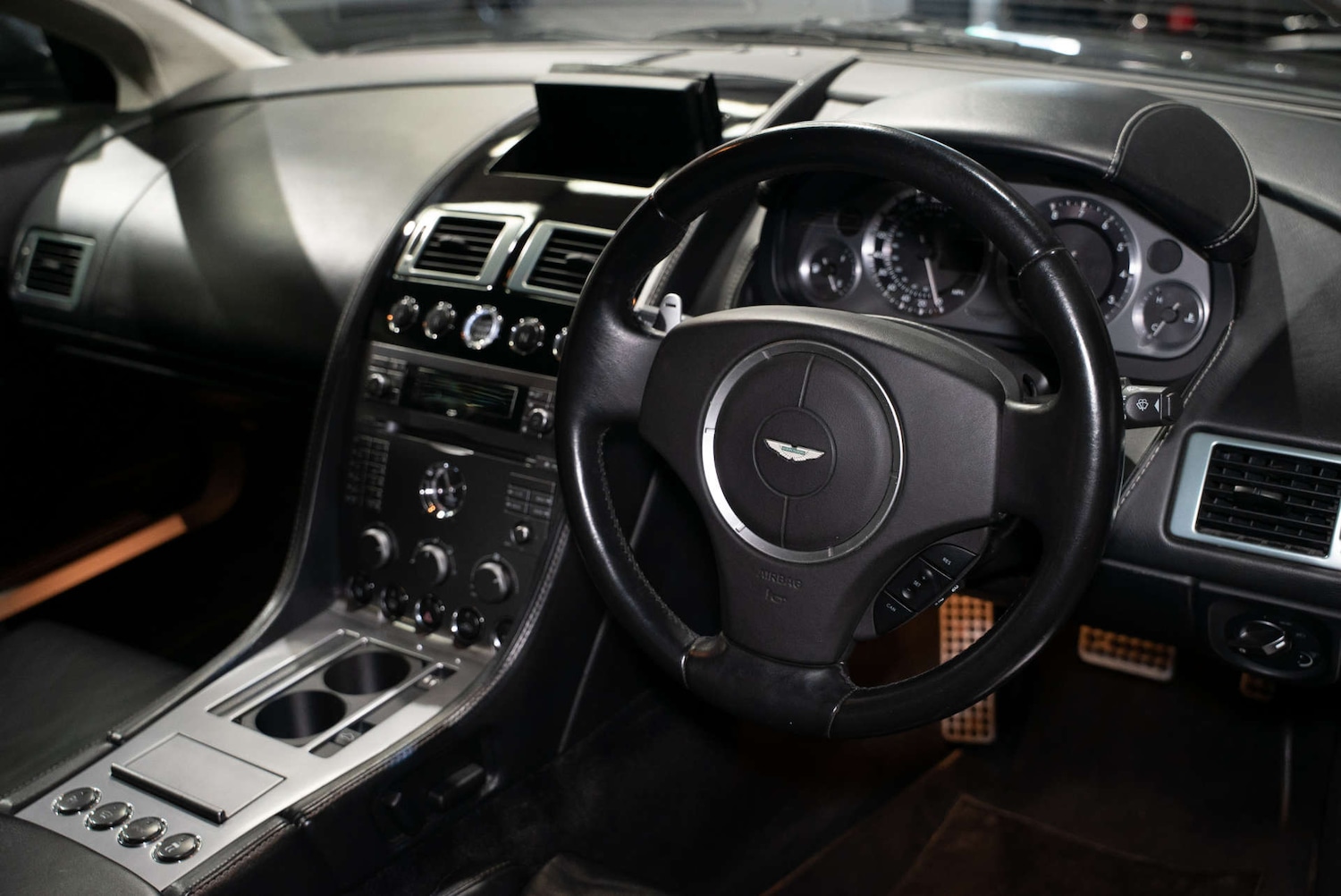 Used Aston Martin DB9 2005 for sale - 77704048: Photo 10