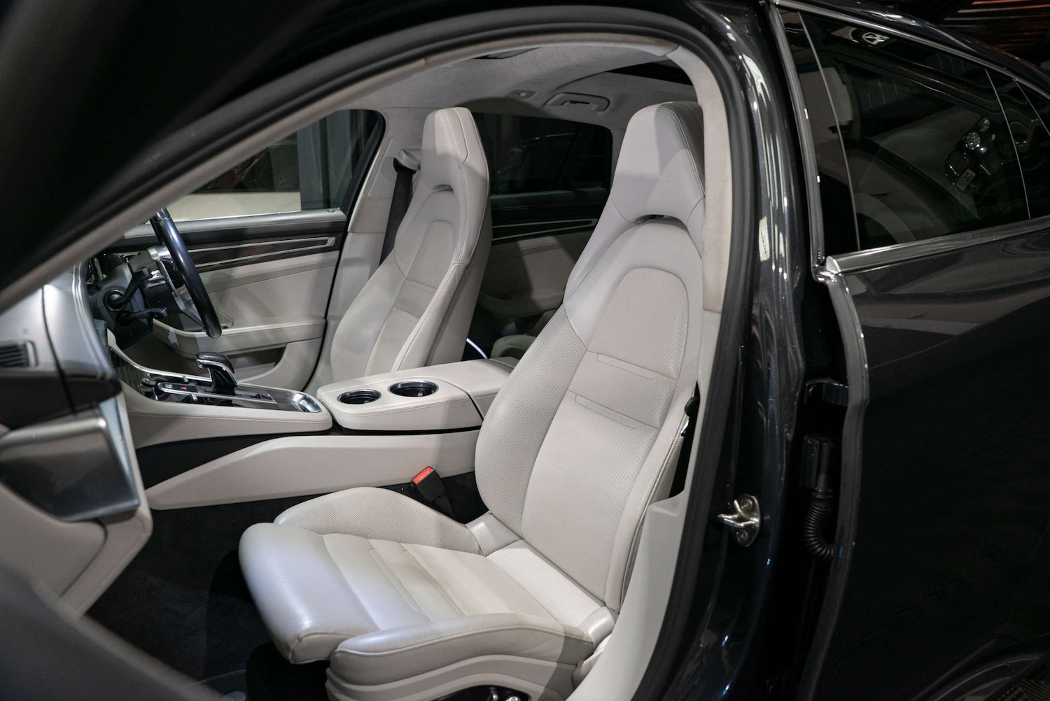 Used Porsche Panamera 2017 for sale - 77452503: Photo 3