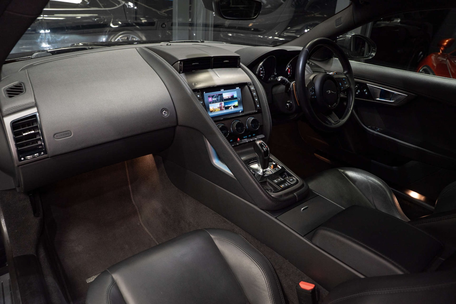 Used Jaguar F-Type 2015 for sale - 77950402: Photo 4