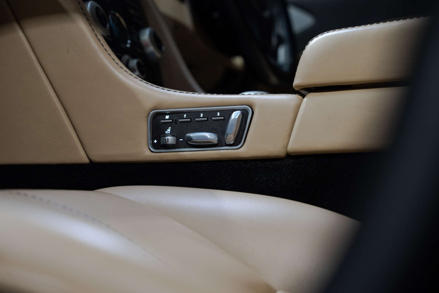 Used Aston Martin Rapide 2011 for sale - 77283186: Photo 18