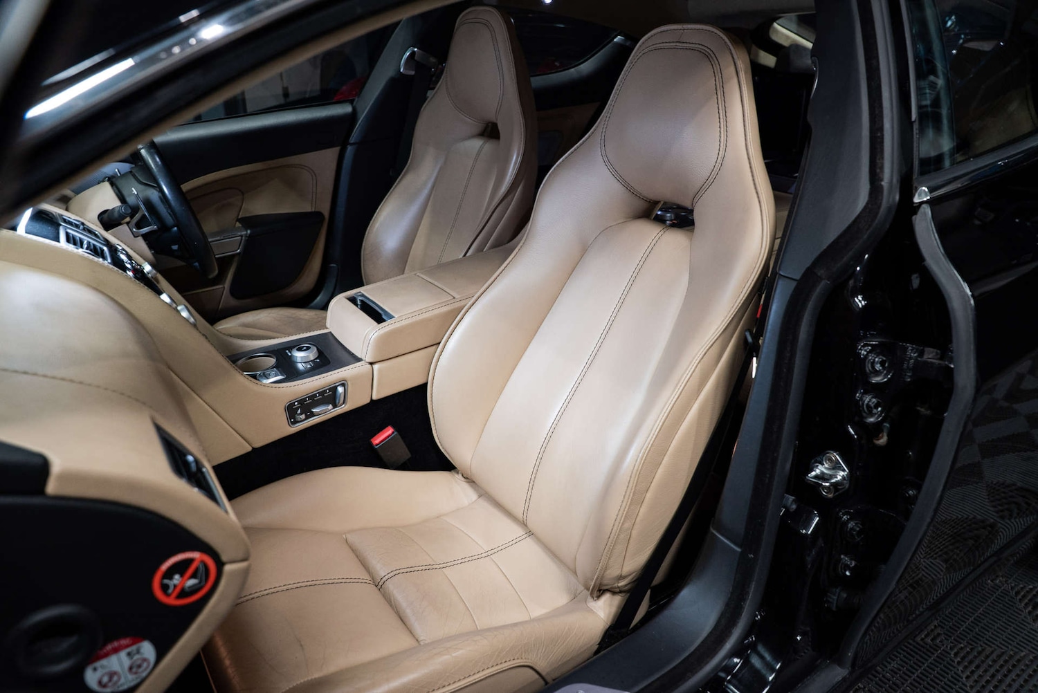 Used Aston Martin Rapide 2011 for sale - 77249065: Photo 3