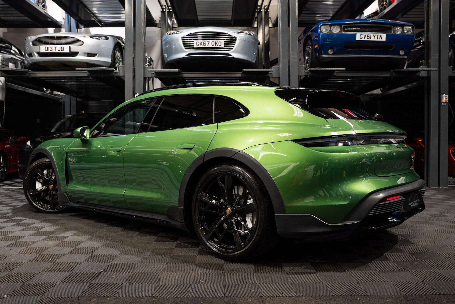 Used Porsche Taycan 2022 for sale - 77249070: Photo 2