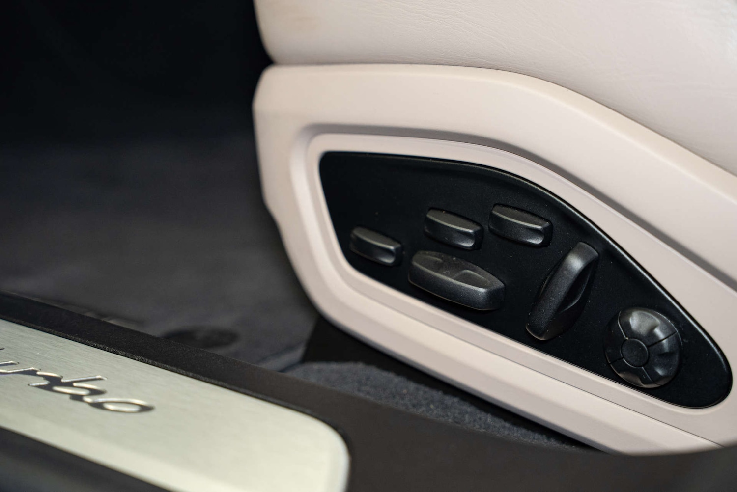 Used Porsche Taycan 2022 for sale - 77249070: Photo 25