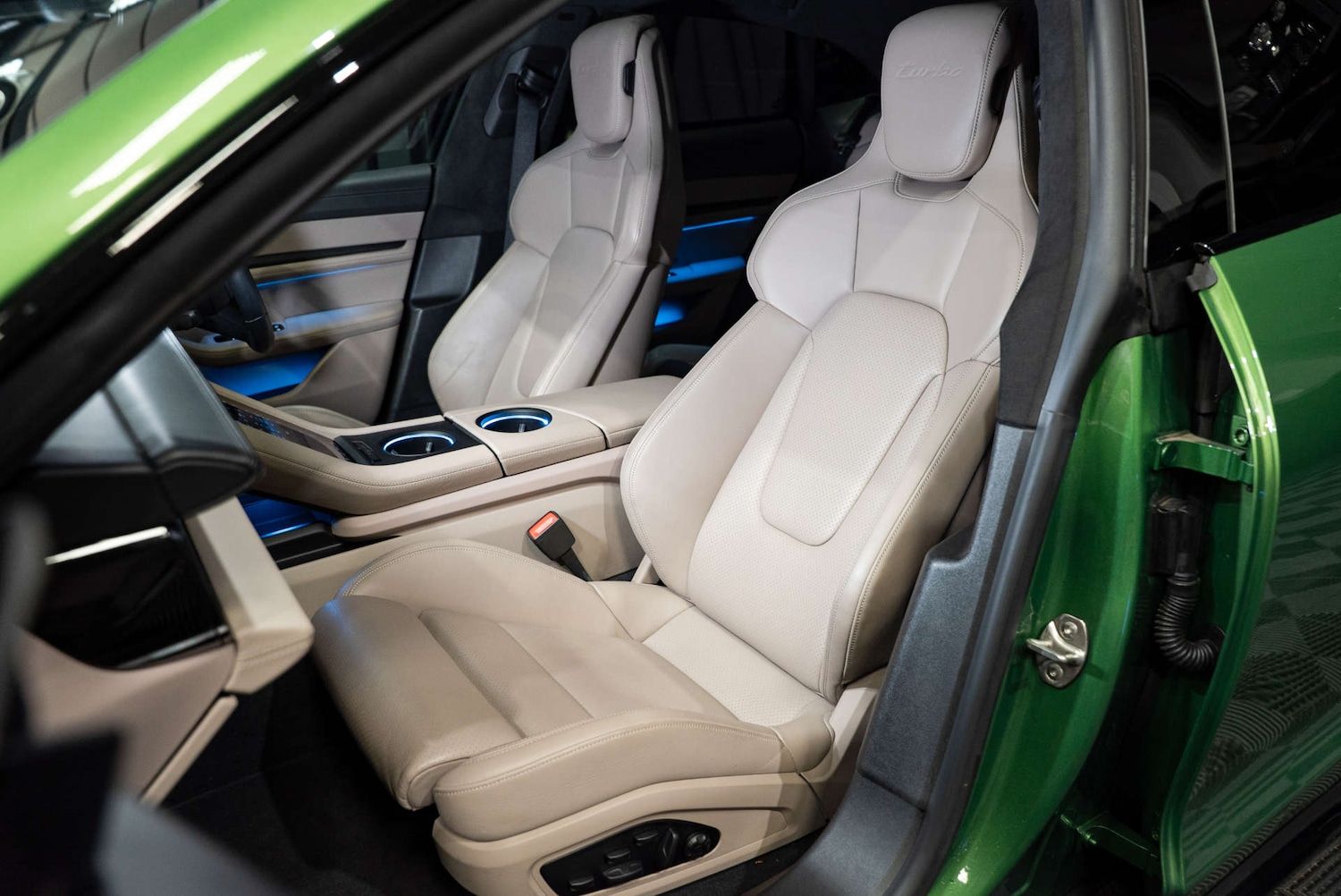 Used Porsche Taycan 2022 for sale - 77249070: Photo 3