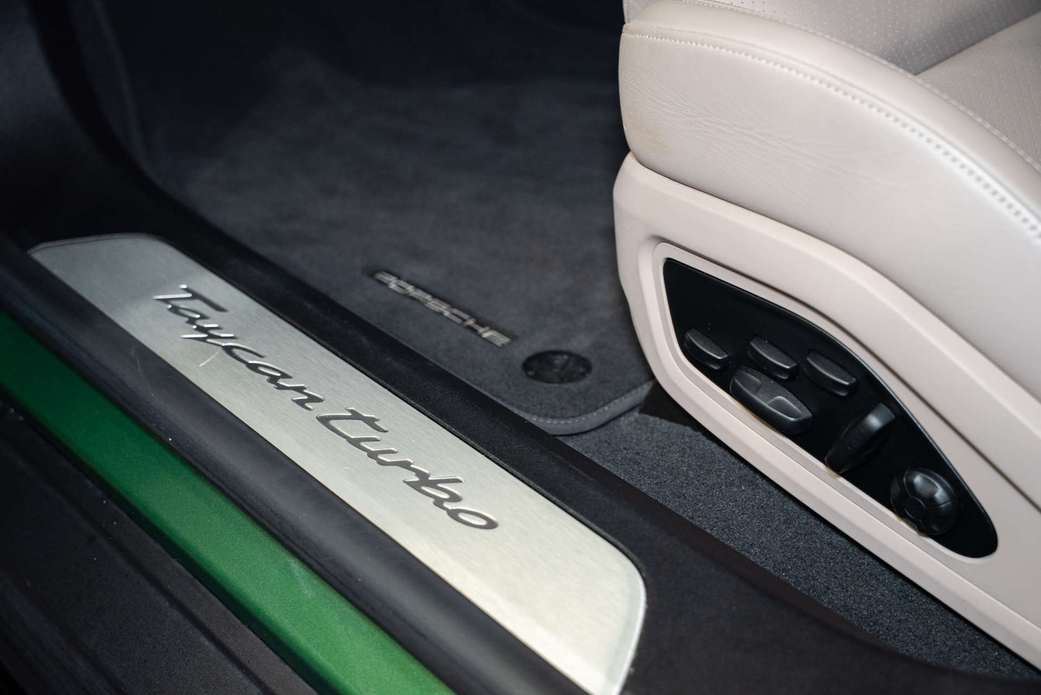 Used Porsche Taycan 2022 for sale - 77249070: Photo 34