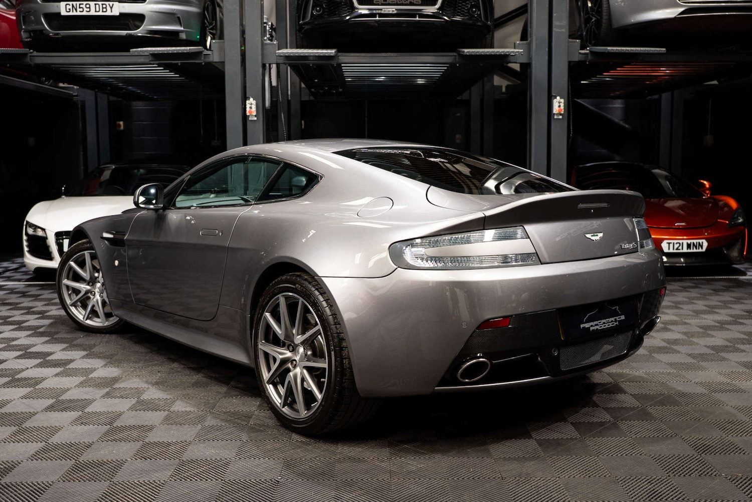 Used Aston Martin Vantage 2012 for sale - 77803620: Photo 2