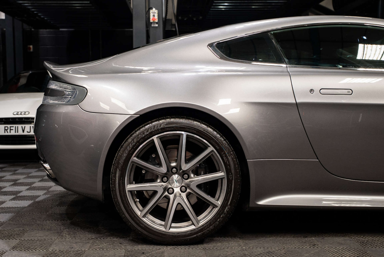Used Aston Martin Vantage 2012 for sale - 77803620: Photo 27