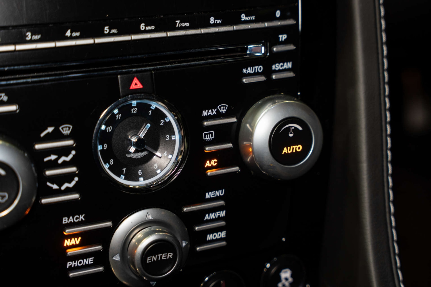 Used Aston Martin Vantage 2012 for sale - 77803620: Photo 29