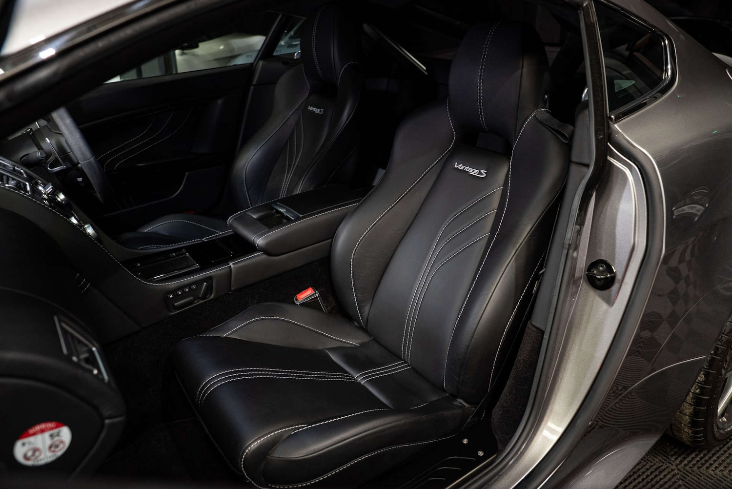 Used Aston Martin Vantage 2012 for sale - 77803620: Photo 4