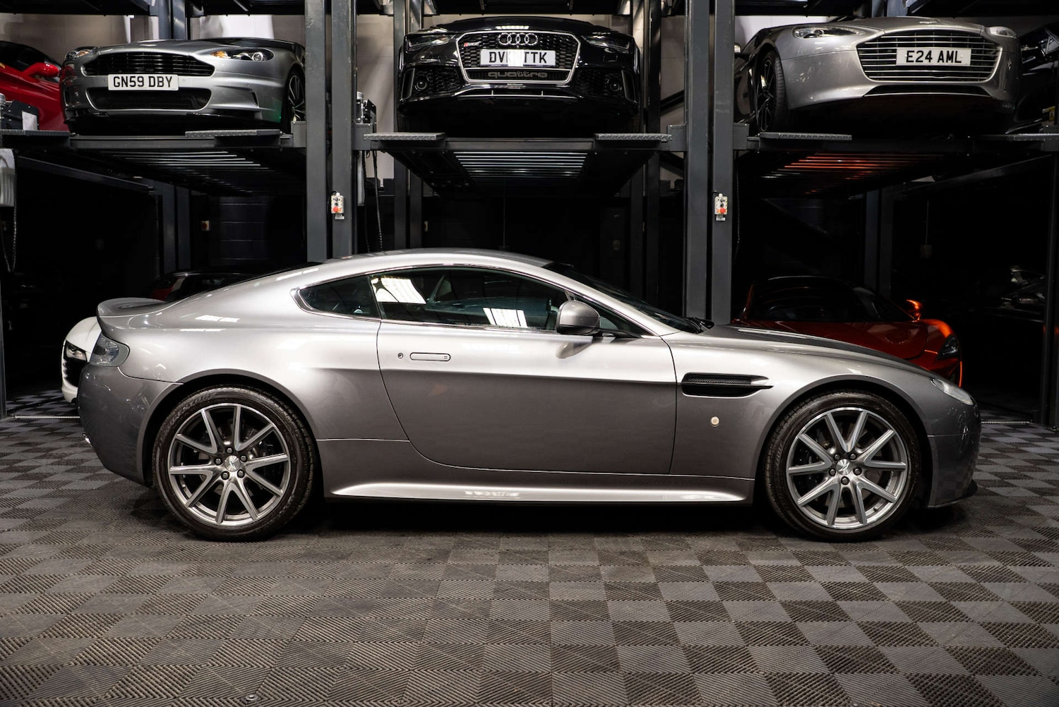 Used Aston Martin Vantage 2012 for sale - 77803620: Photo 8