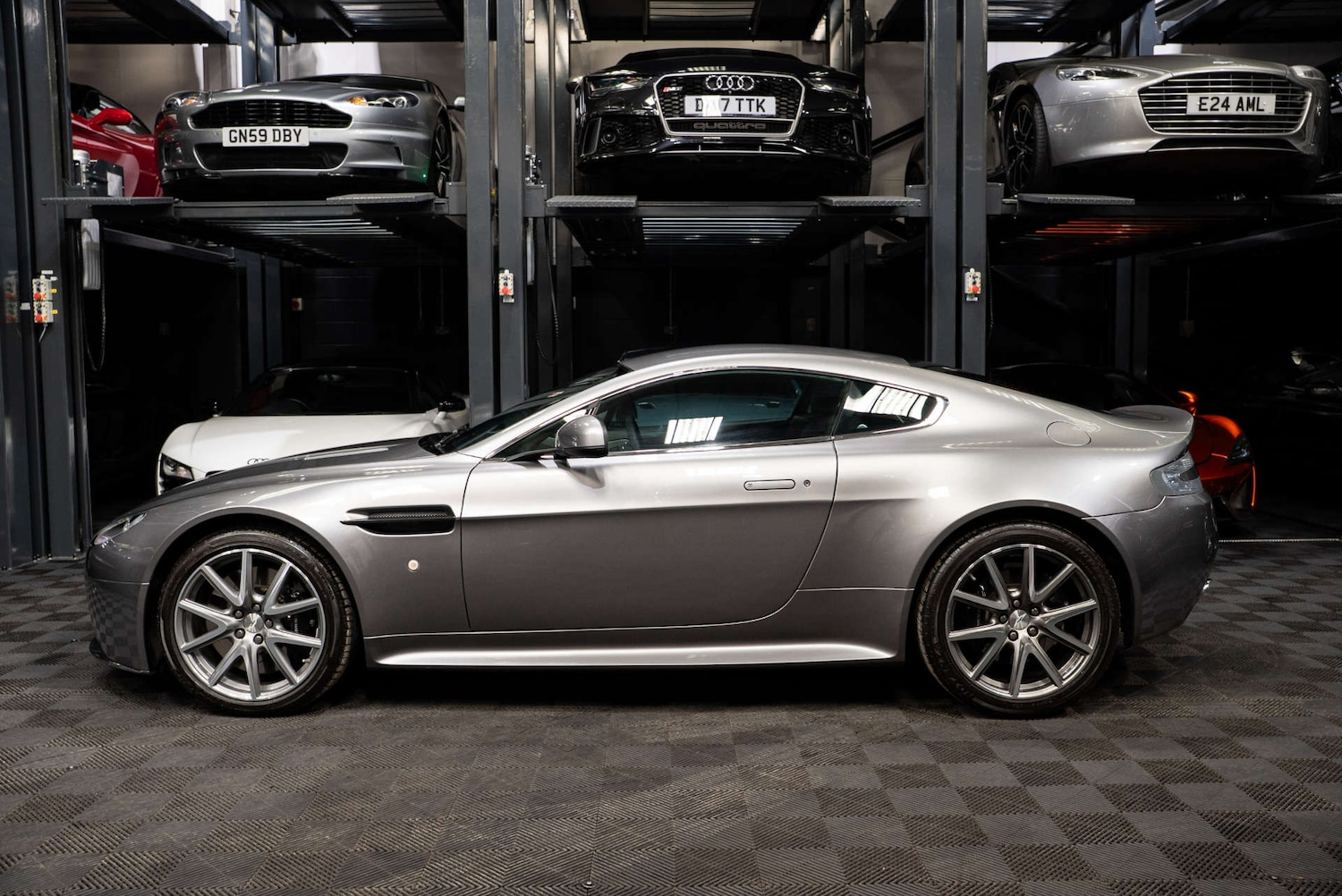 Used Aston Martin Vantage 2012 for sale - 77803620: Photo 9