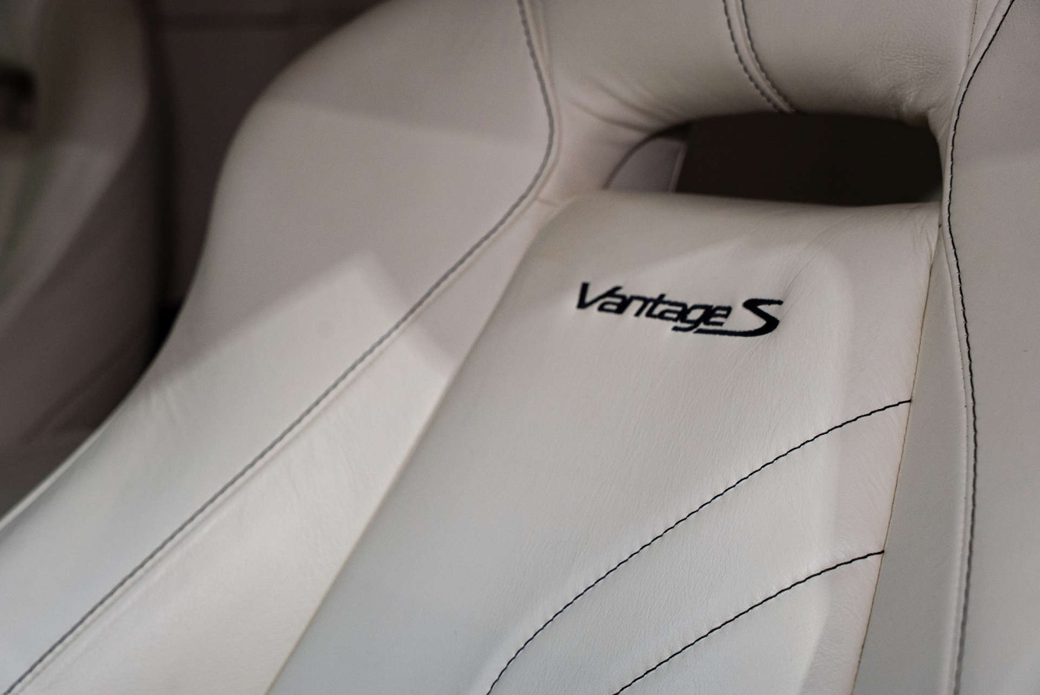 Used Aston Martin Vantage 2012 for sale - 77249076: Photo 27