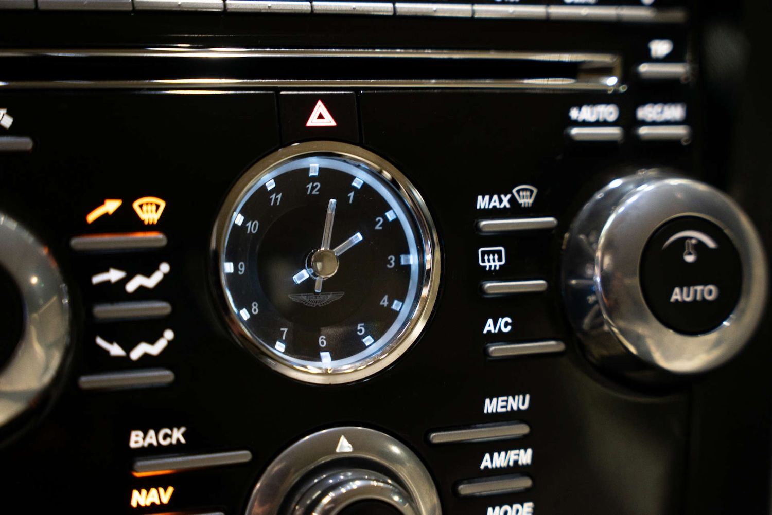 Used Aston Martin Vantage 2012 for sale - 77249076: Photo 28