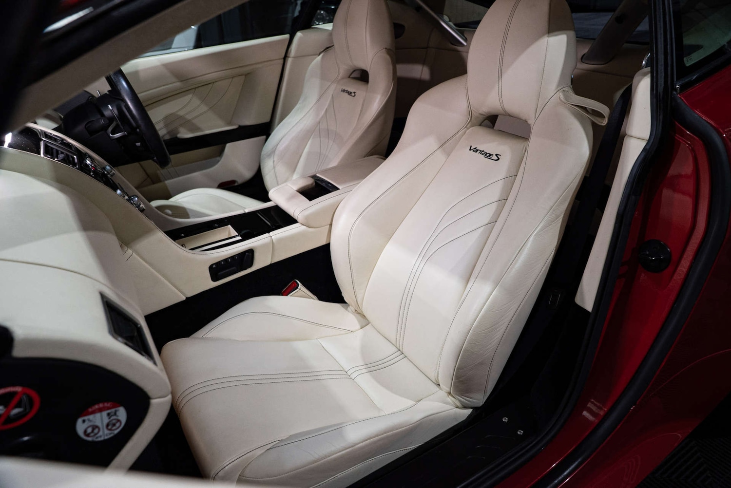 Used Aston Martin Vantage 2012 for sale - 77249076: Photo 3