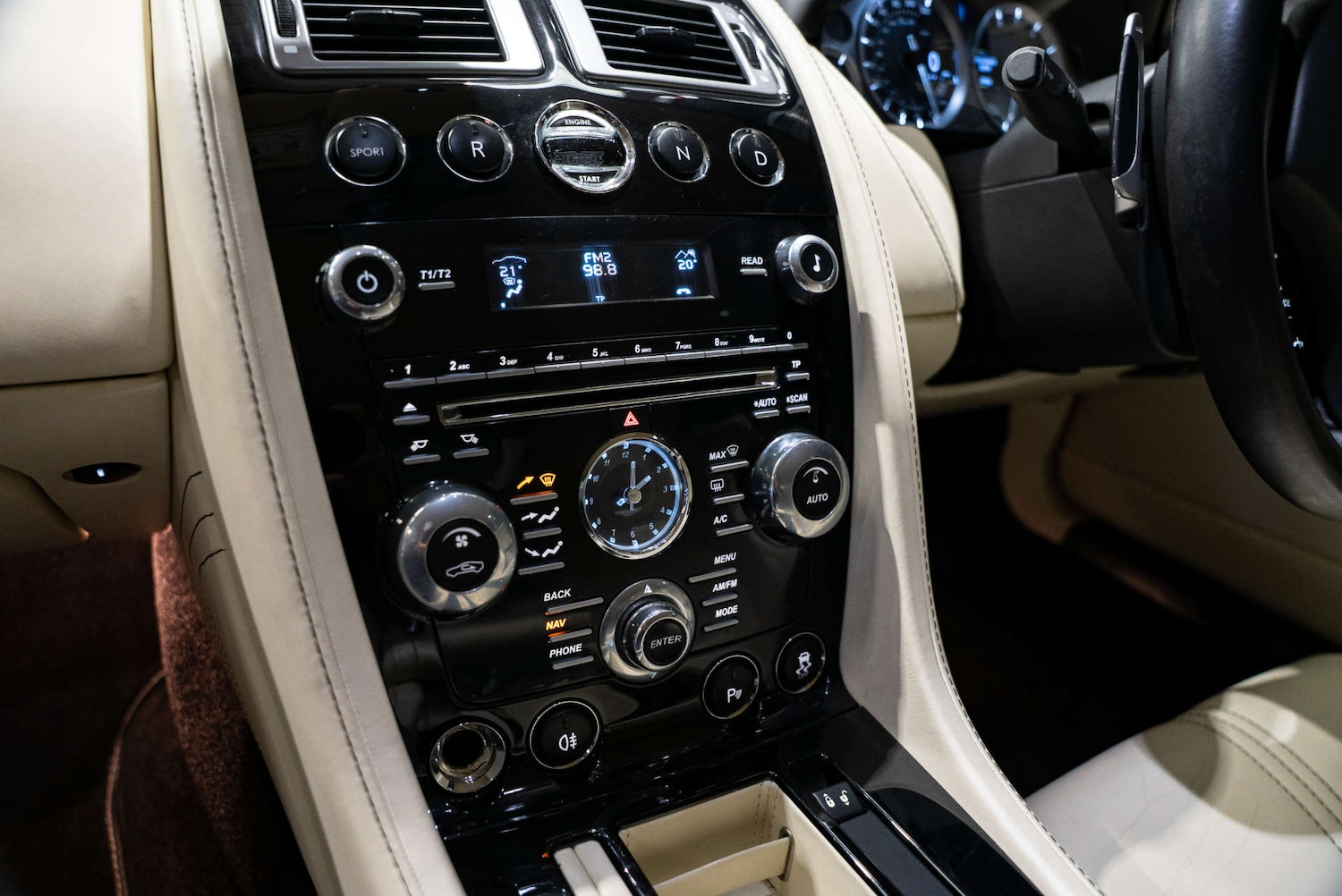 Used Aston Martin Vantage 2012 for sale - 77249076: Photo 31